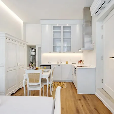 Village 1 Apartment *