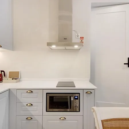 Village 1 Apartment *